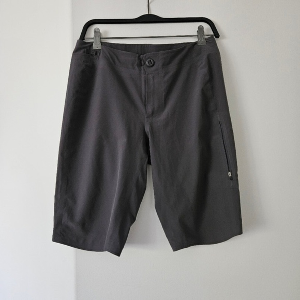 Men's Hybrid Performance Shorts in Charcoal